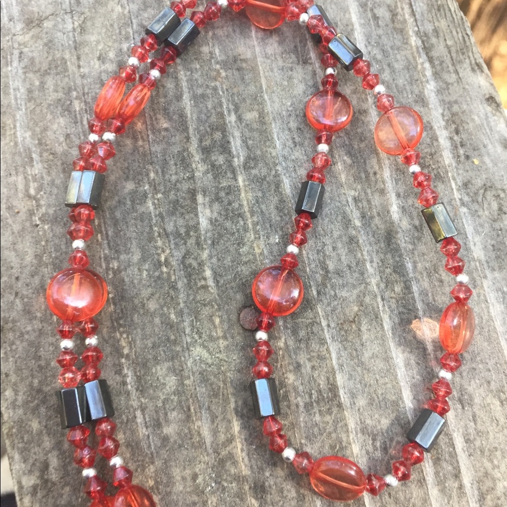 Wrist bling , magnetized string of red glass beads - Picture 6 of 11